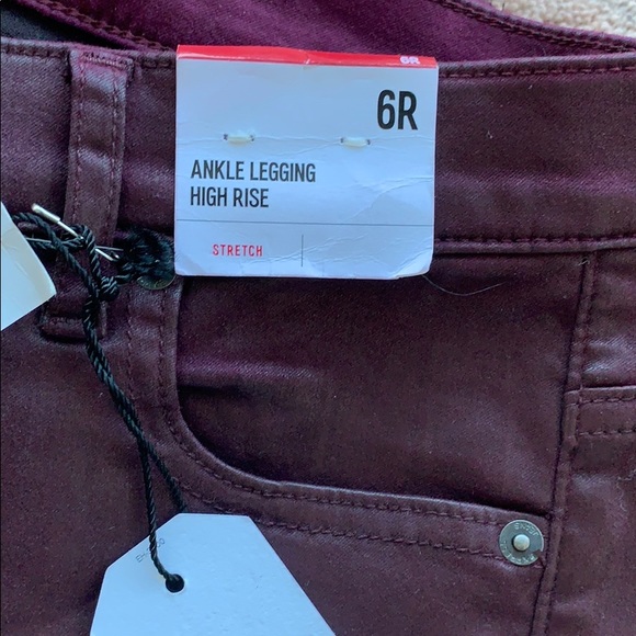 Burgundy sheen coated stretch leggings. - Picture 4 of 4